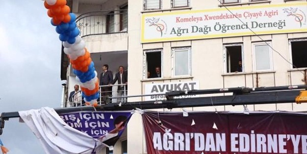 Ahmet Davutoğlu'nu Sırrı Sakık da dinledi