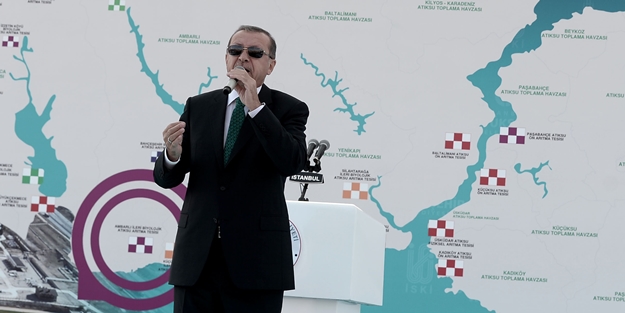 Başbakan Erdoğan: 'O cübbeye güvenme'