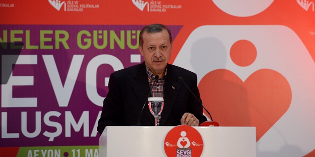 Başbakan: Kadına el kaldıran insanlığa el kaldırmıştır