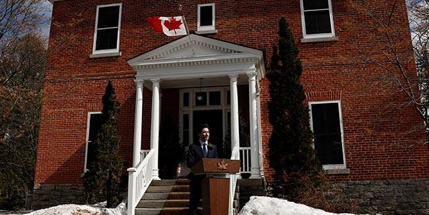 Başbakan karantinada basın toplantısı düzenledi