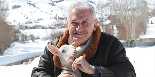 Başbakan köyünde hasret giderdi!
