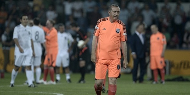 Başbakan forma sırt numarasıyla Köşk mesajını verdi