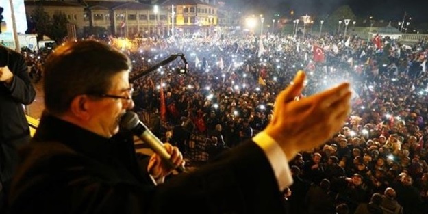 Başbakan tarihi 'balkon' konuşmasını yaptı