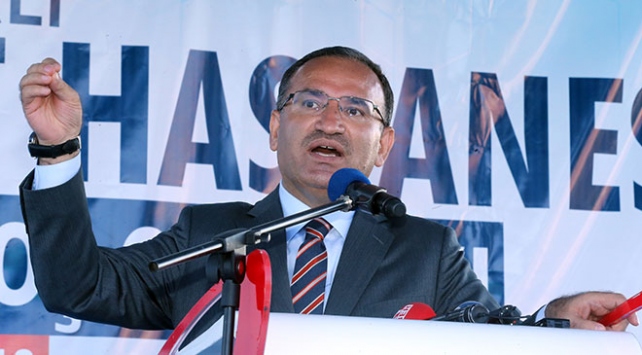 Başbakan Yardımcısı Bozdağ: Apoleti FETÖ'ye, Apo'ya mı takacaksın