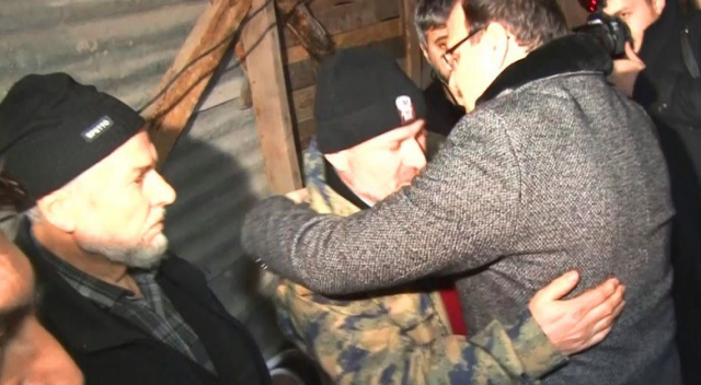 Başbakan Yardımcısı Hakan Çavuşoğlu’ndan şehit ailesine ziyaret