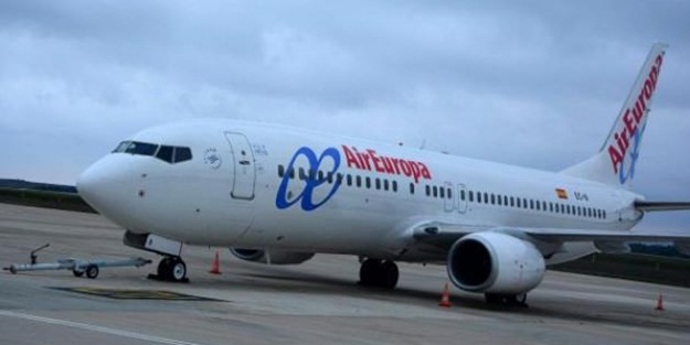 Başbakan yardımcısının uçağı zorunlu iniş yaptı