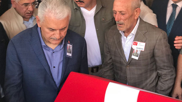 Başbakan Yıldırım şehit cenazesinde