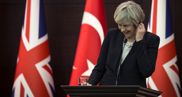 Başbakan Yıldırım sözleri Therese May'i güldürdü