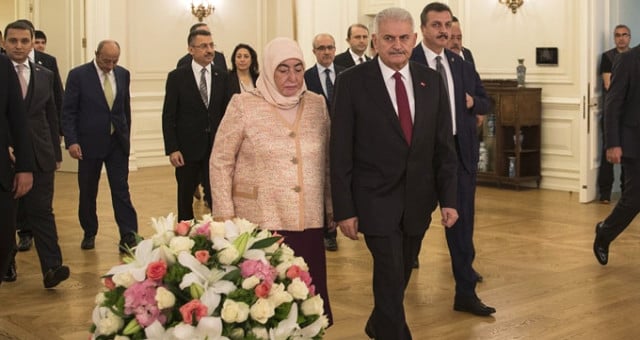 Başbakan Yıldırım ve eşinden şehit Tümgeneralin ailesine taziye ziyareti