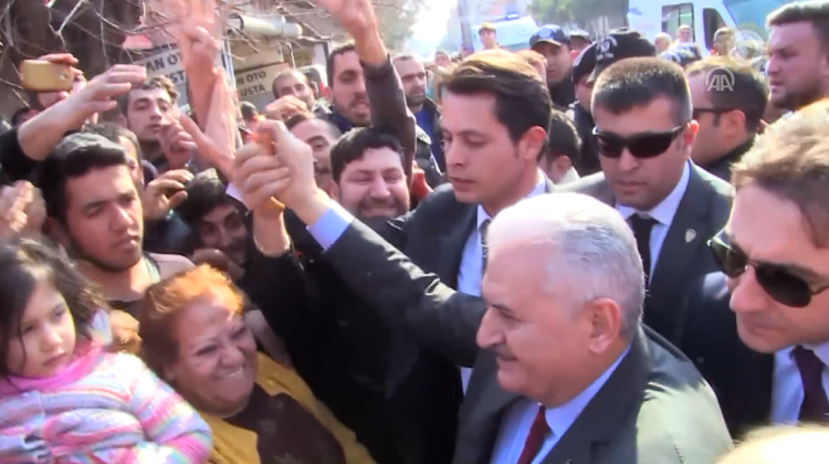 Başbakan Yıldırım'a Adana'da yoğun ilgi