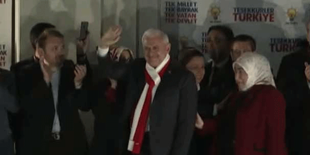 Başbakan Yıldırım’dan balkon konuşması: Duymayan duysun, bilmeyen bilsin…