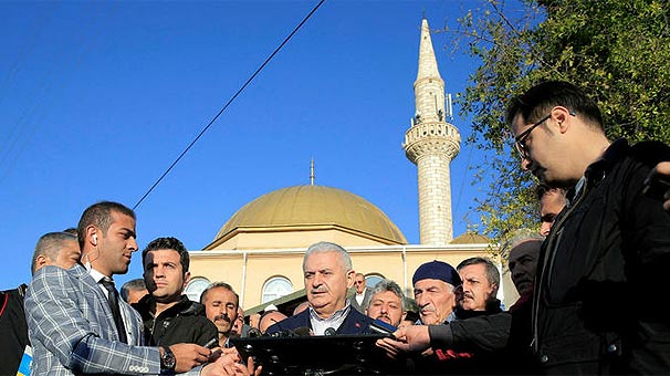 Başbakan Yıldırım'dan Bayram namazı çıkışı açıklama