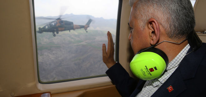 Başbakan'dan Atak helikopterine selam