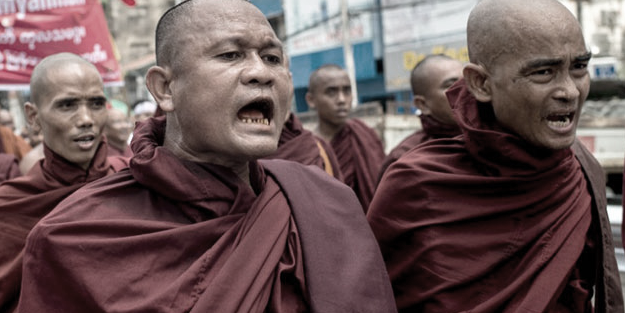 Başbakandan, hamile Müslüman kadına toplu tecavüz eden Hinduların serbest bırakılmasına onay