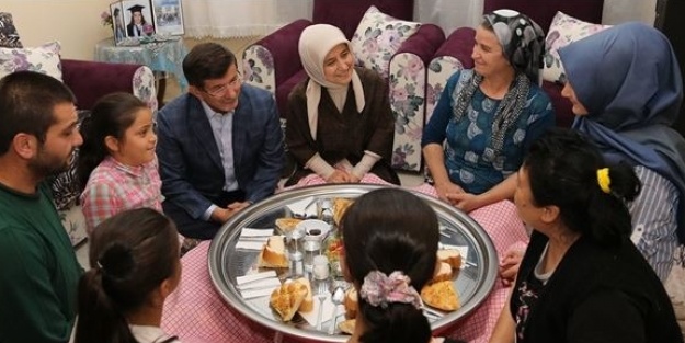 Başbakan'dan sürpriz iftar ziyareti