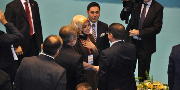 Okuduğu şiirle Davutoğlu'nu ağlattı/ VİDEO