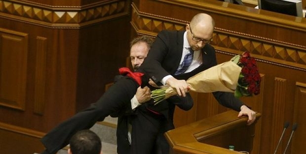 Başbakanı kürsüden böyle indirdiler!