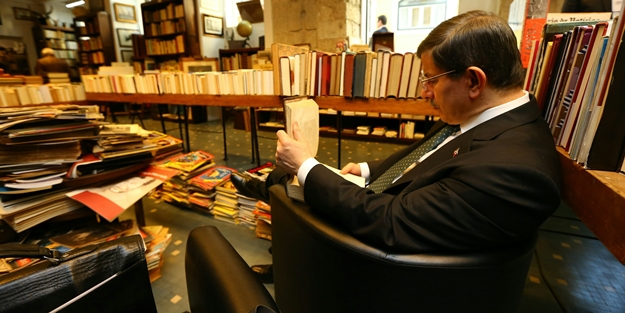 Başbakan Davutoğlu siyasete mola verdi