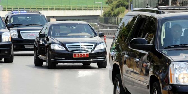 Başbakan'ın konvoyunda zincirleme kaza!