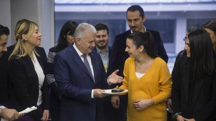 Başbakan'la gazeteciler arasında güldüren diyalog
