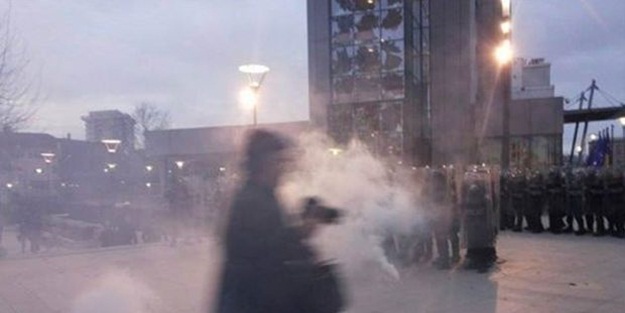 Başbakanlık binasına saldırdılar!