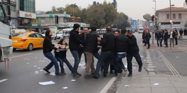 Başbakanlık Ofisi önünde eylem yapan gruba gözaltı
