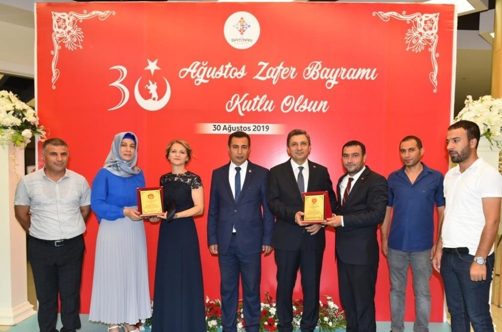 BAŞGAD Vali Hulusi Şahin’e plaket verdi 