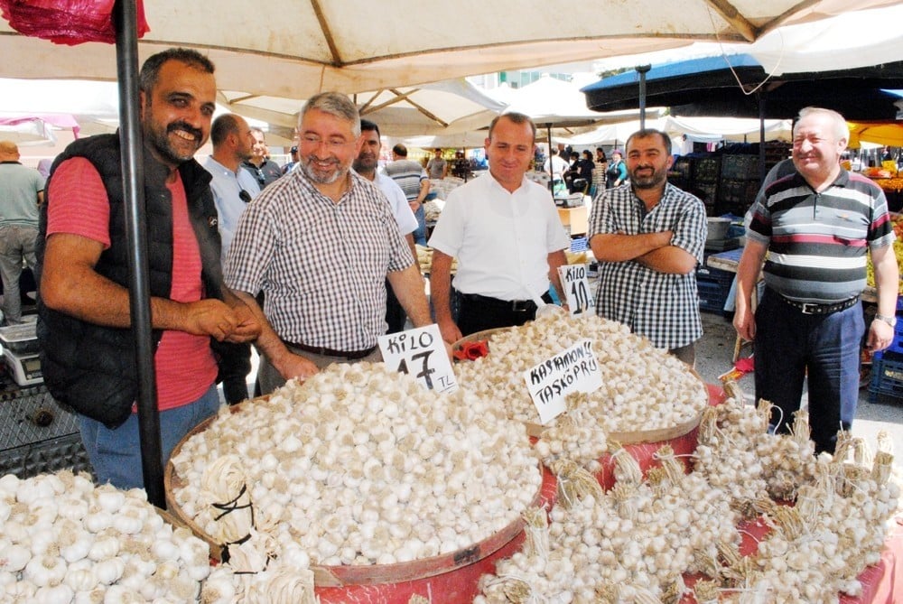 Başgan Aşgın’dan pazar gezisi 