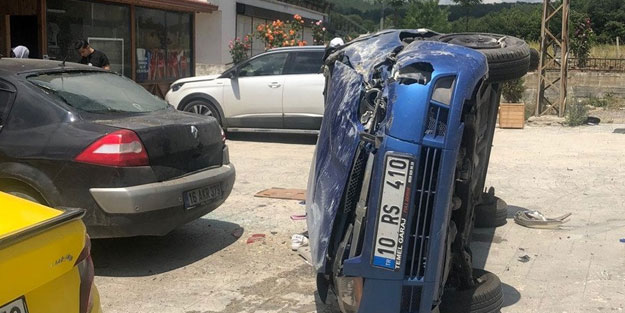 Başı boş köpeğe çarpmamak için kaza yaptı