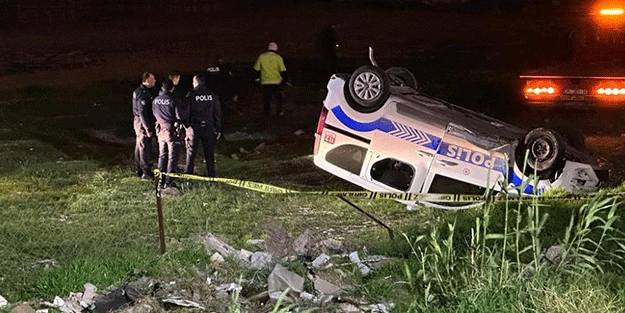 Başıboş köpek polis aracına kaza yaptırttı!