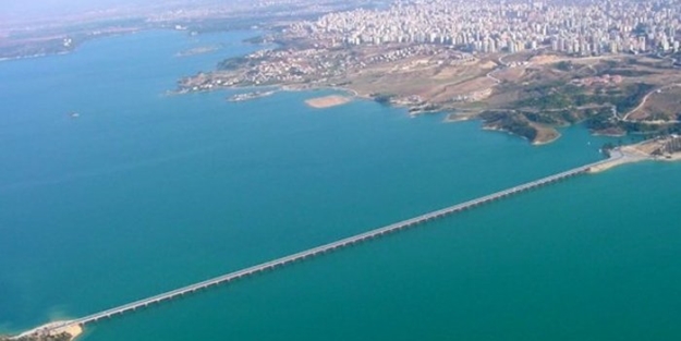 Başıboş köpek yüzünden aracıyla baraj gölüne uçtu!