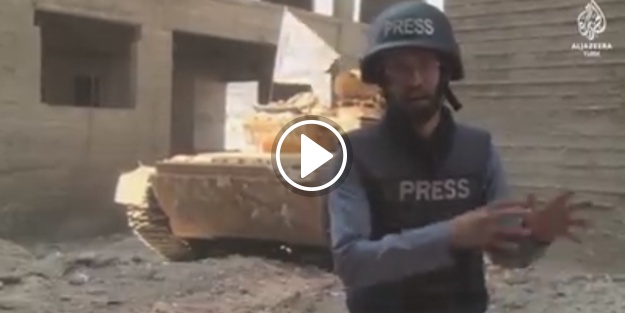 Basın ekibi haber sunarken bombardımana yakalandı!