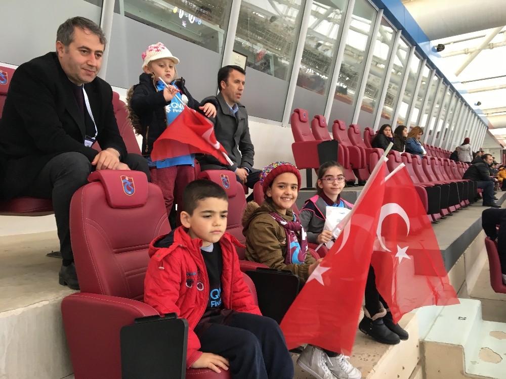 Basın mensupları Trabzonspor maçını aileleriyle birlikte izledi 