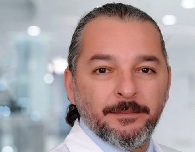 Başına 4 yıl önce saçma isabet etmişti. Doktor son yolculuğuna uğurlandı