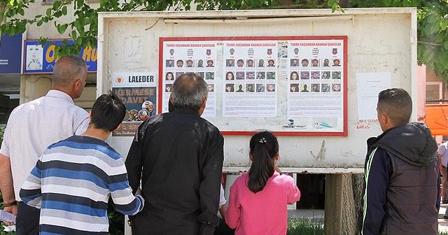 Başına ödül konulan PKK'lılar afişle duyuruluyor