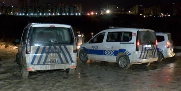 Başında nöbet tutuluyor... İstanbul'da gece yarısı gizemli kazı!