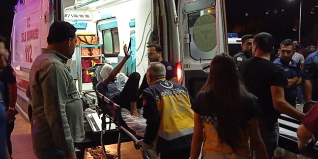 Başından vurulan genç, el sallayarak ambulansa bindi