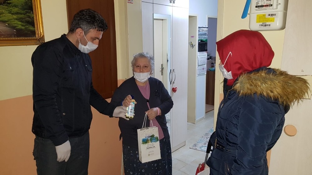 Başiskele Belediyesi’nden yaşlı vatandaşlara yardım eli 