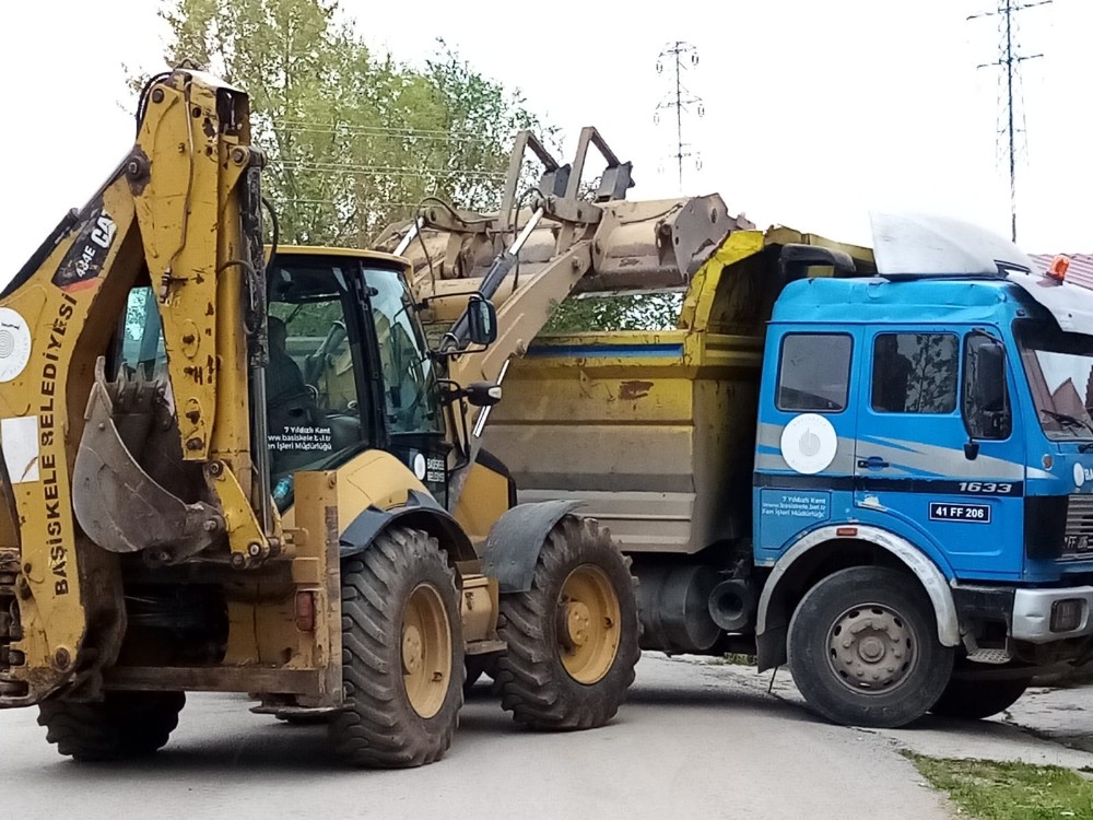 Başiskele’de bahar temizliği sürüyor 