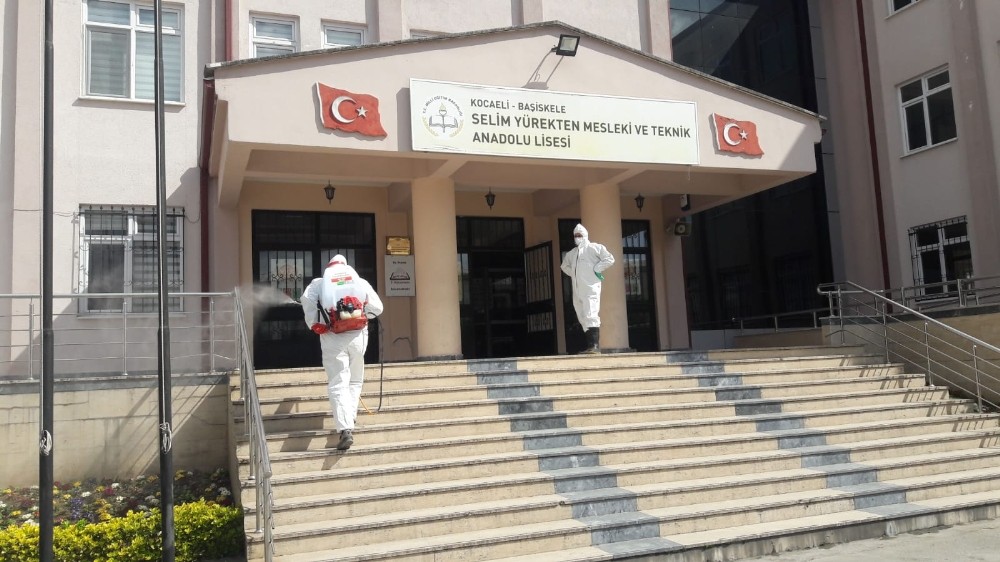 Başiskele’de ilaçlama çalışmaları aralıksız sürüyor 