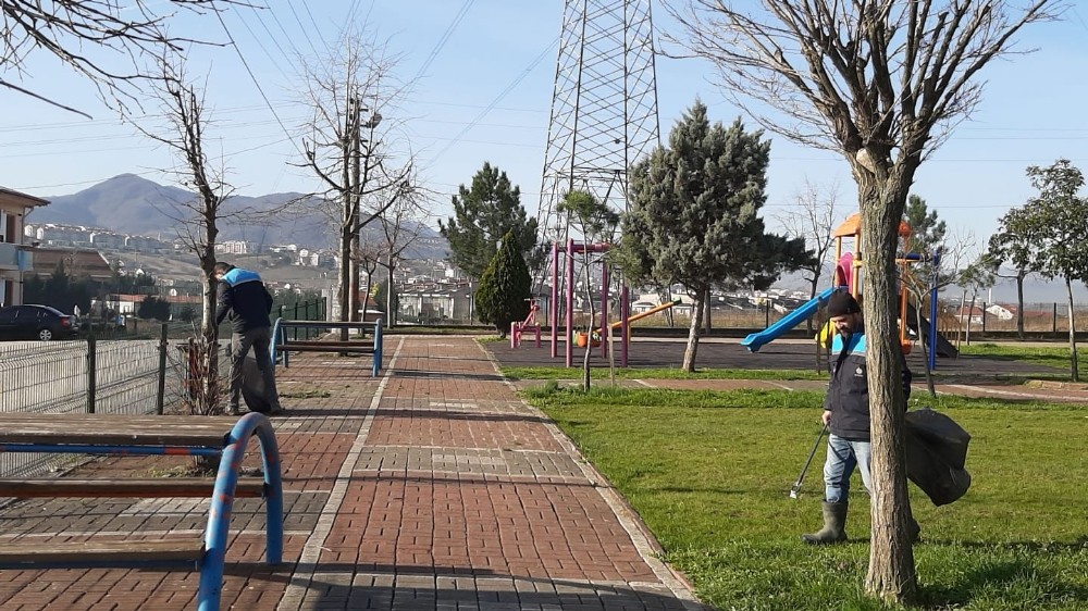 Başiskele’de park ve bahçelerde mıntıka temizliği devam ediyor 