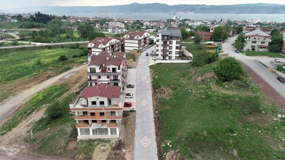 Başiskele’de parke çalışmaları sürüyor 