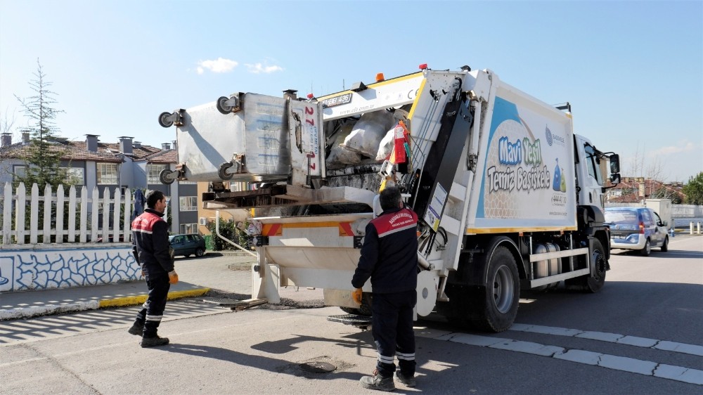 Başiskele’de temizlik çalışmaları sürüyor 