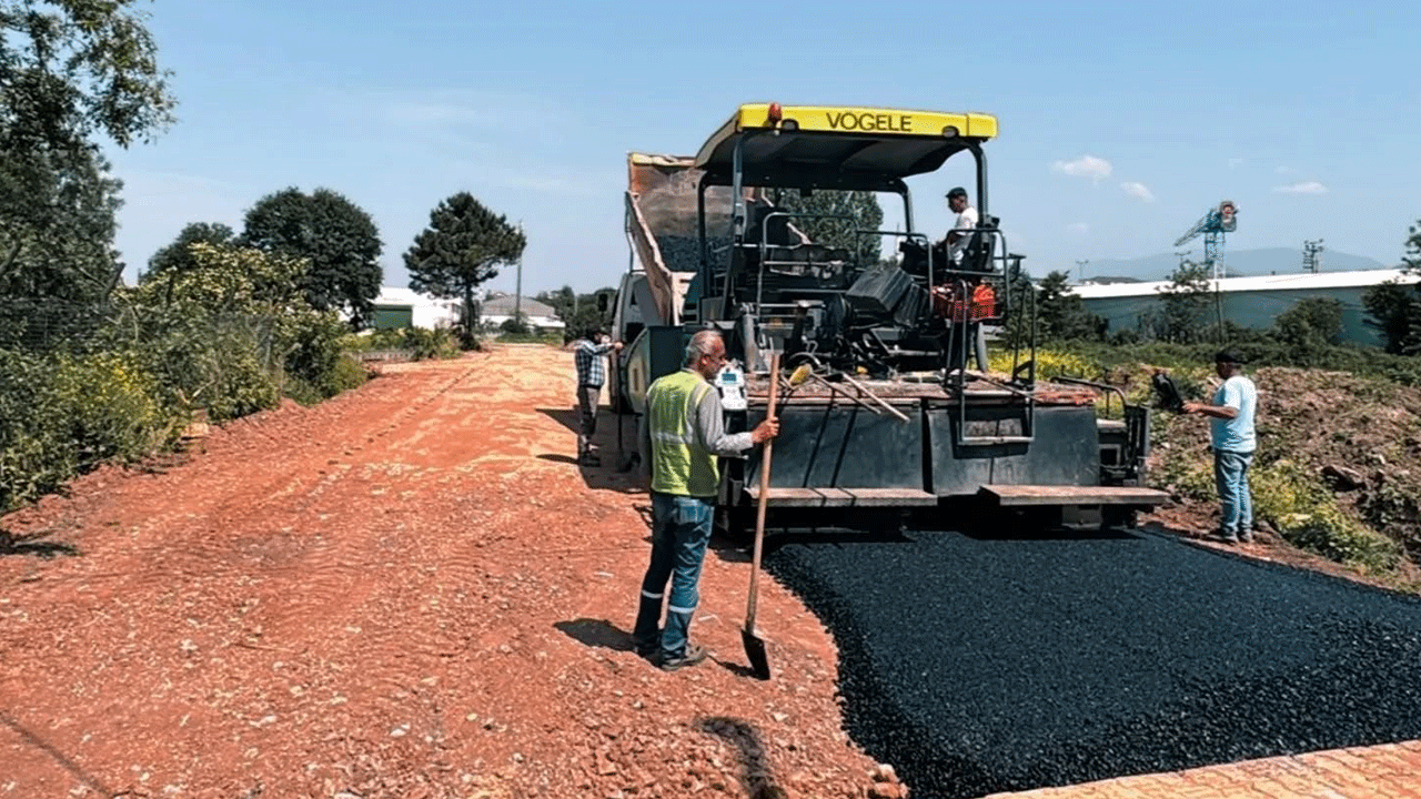 Başiskele’de yollar sil baştan! Üstyapı çalışmaları hız kesmeden sürüyor