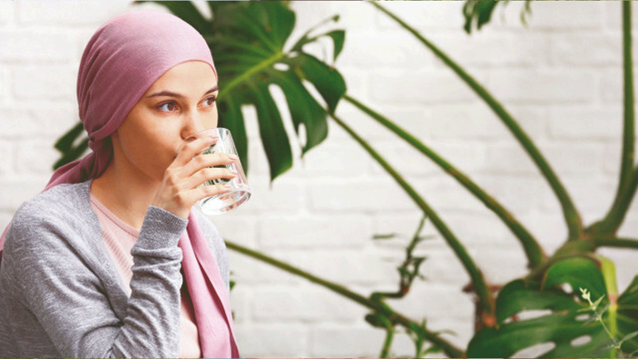 Basit karın ağrısı deyip geçmeyin! Gençlerde apandis kanseri hızla artıyor