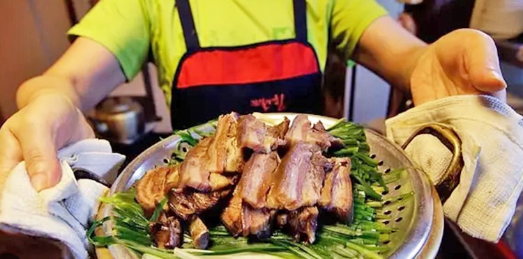 Başka yiyecek bir şey mi bulamadınız?: "Köpek eti tüketimi"ni yasaklamaya tepki