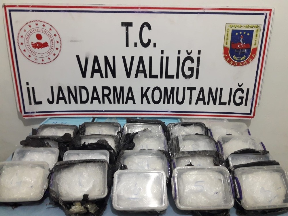 Başkale’de 17 kilo uyuşturucu ele geçirildi 