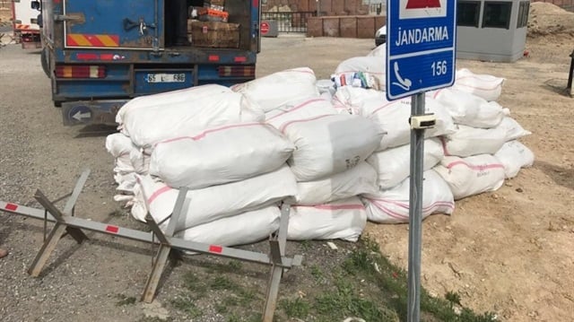 Başkale’de 3 ton kaçak çay ele geçirildi