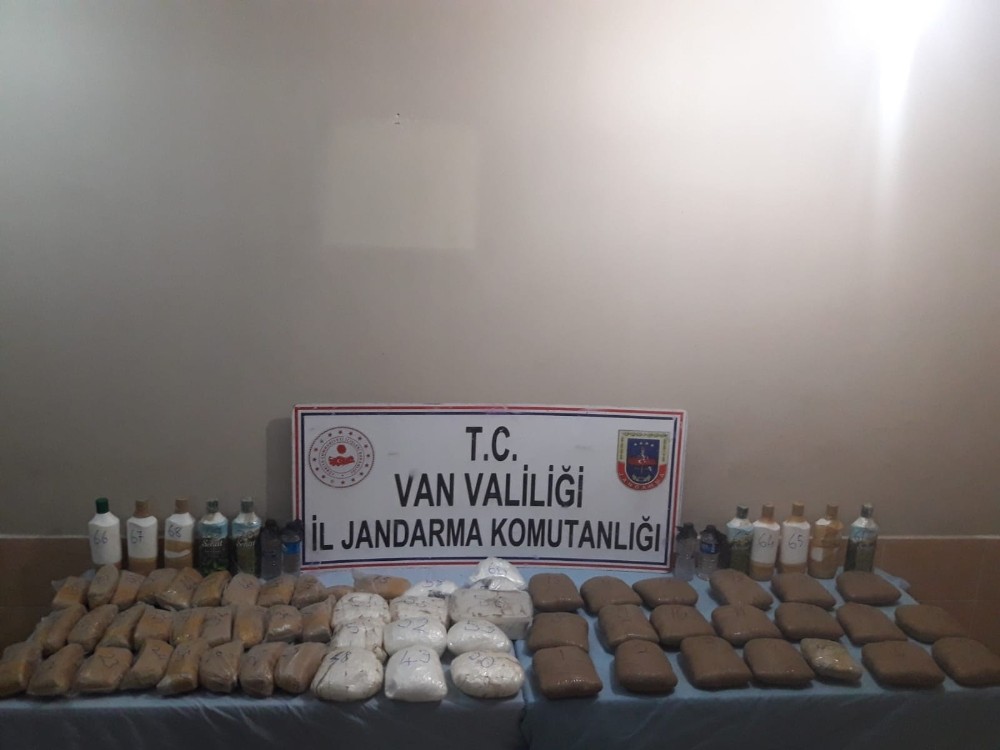 Başkale’de 54 kilo uyuşturucu ele geçirildi 