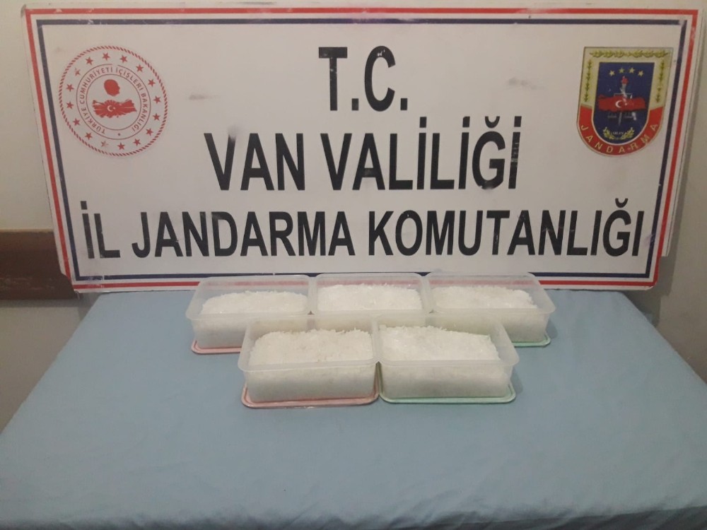 Başkale’de 6 kilo metamfetamin ele geçirildi 
